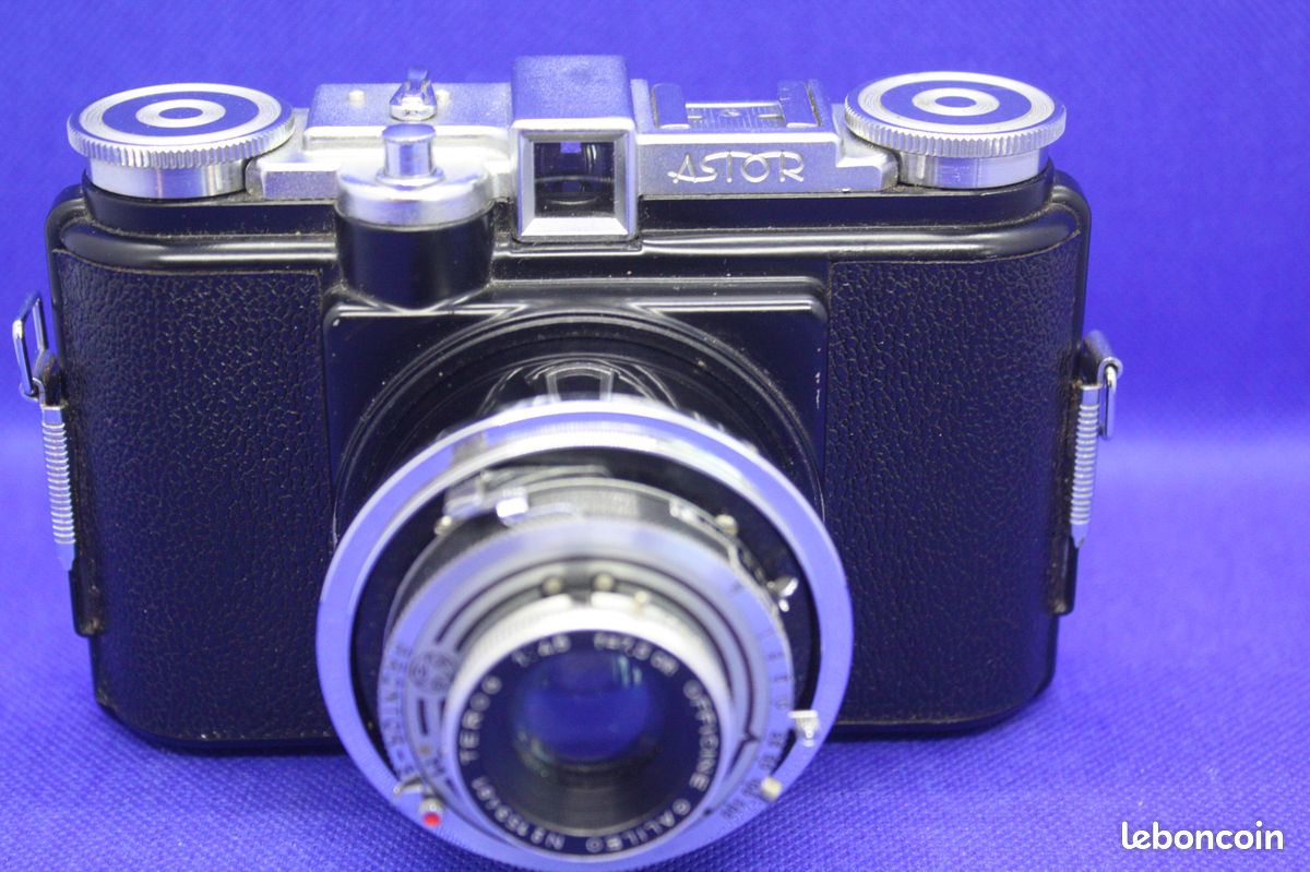 Appareil photo argentique Revue 400EF vintage : pièce d'exposition (ne fonctionne pas) - France
