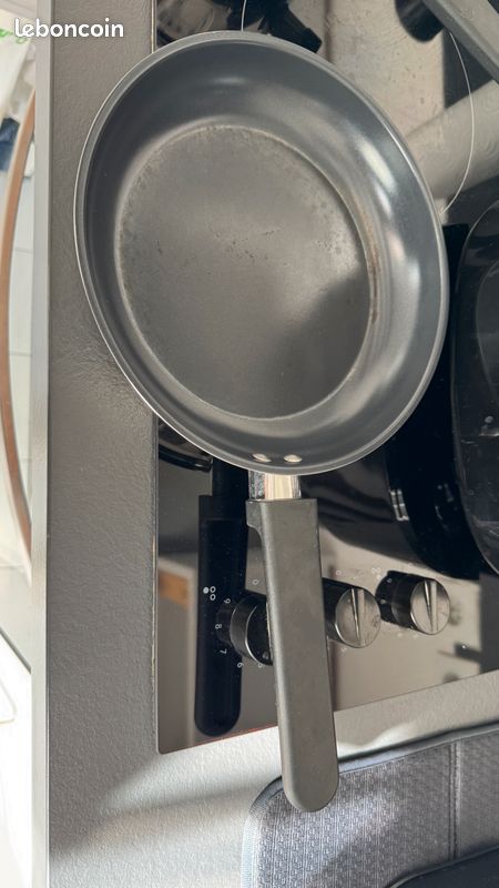 Poele Ikea (image 1)
