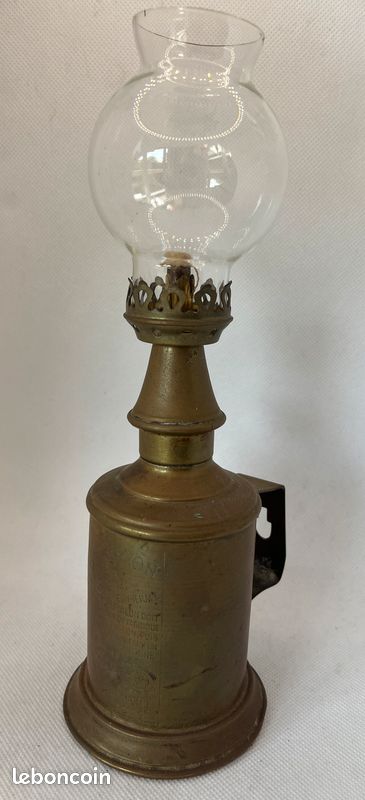 Ancienne Lampe PIGEON à pétrole avec son verre et mèche (image 1)