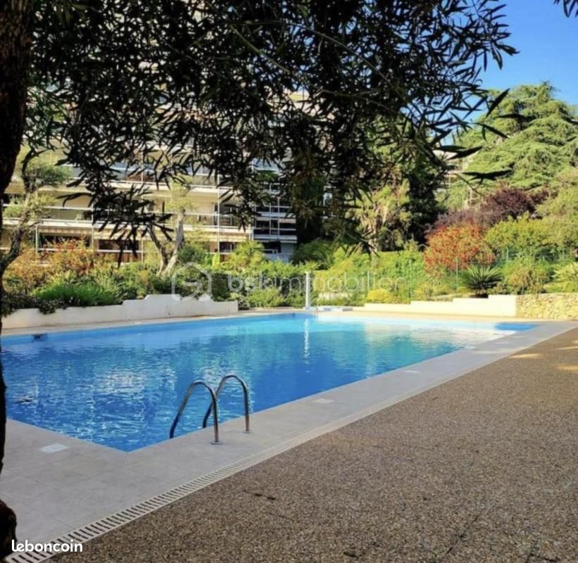 Appartement 1 pièce 33 m² · à Antibes · 33 m² · 215 000 €