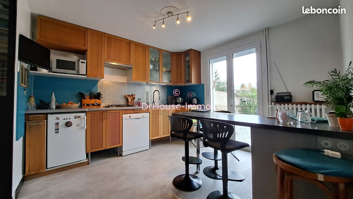Maison 5 pièces 145 m² - Parthenay 79200 (image principale 3)