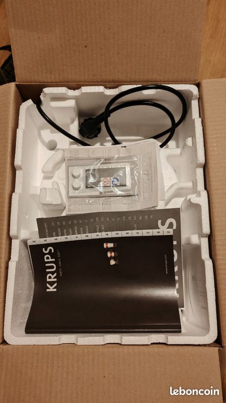 Machine à café Krups EA8100 avec broyeur YY8135FD – Excellent état (quasiment neuve) (image 3)