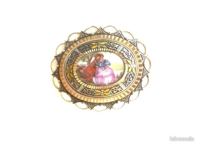 Broche Vintage Style Or De Tolède – Camée En Porcelaine Avec Scène Galante, Couleur 481