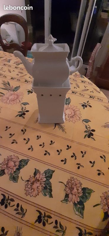 Théière en porcelaine (image 1)