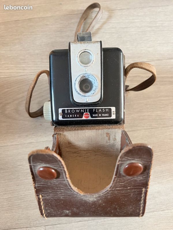 ANCIEN APPAREIL PHOTO Cajon Baquelita KODAK Brownie Flash vers 1950