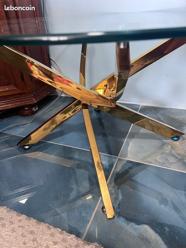 Table basse ronde dorée (image 1)
