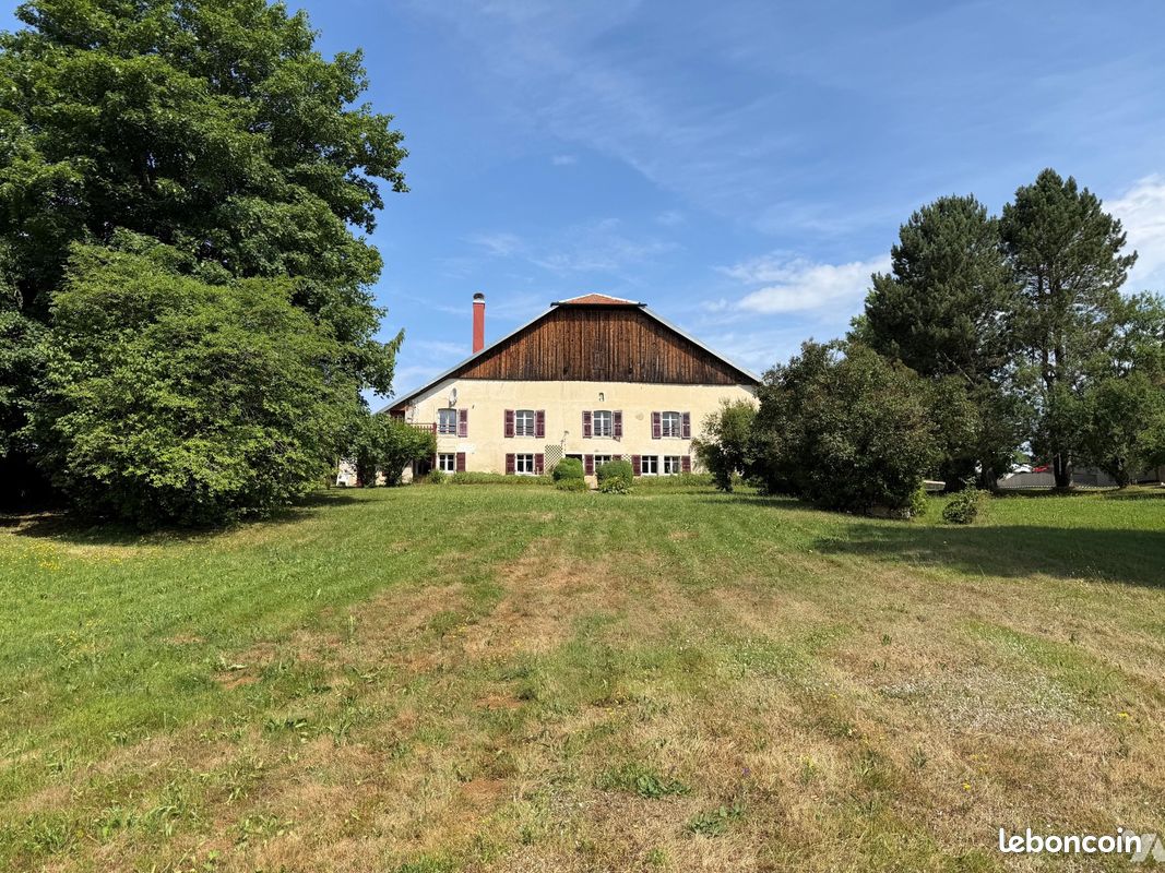 Maison 14 pièces 308 m² · à Pays-de-Montbenoît · 308 m² · 472 500 €