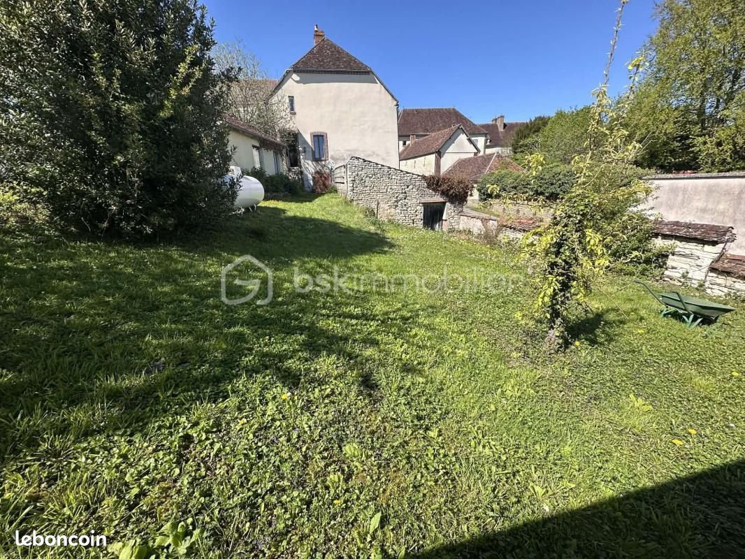 Maison 7 pièces 167 m² · à Neuvy-Sautour · 167 m² · 151 000 €