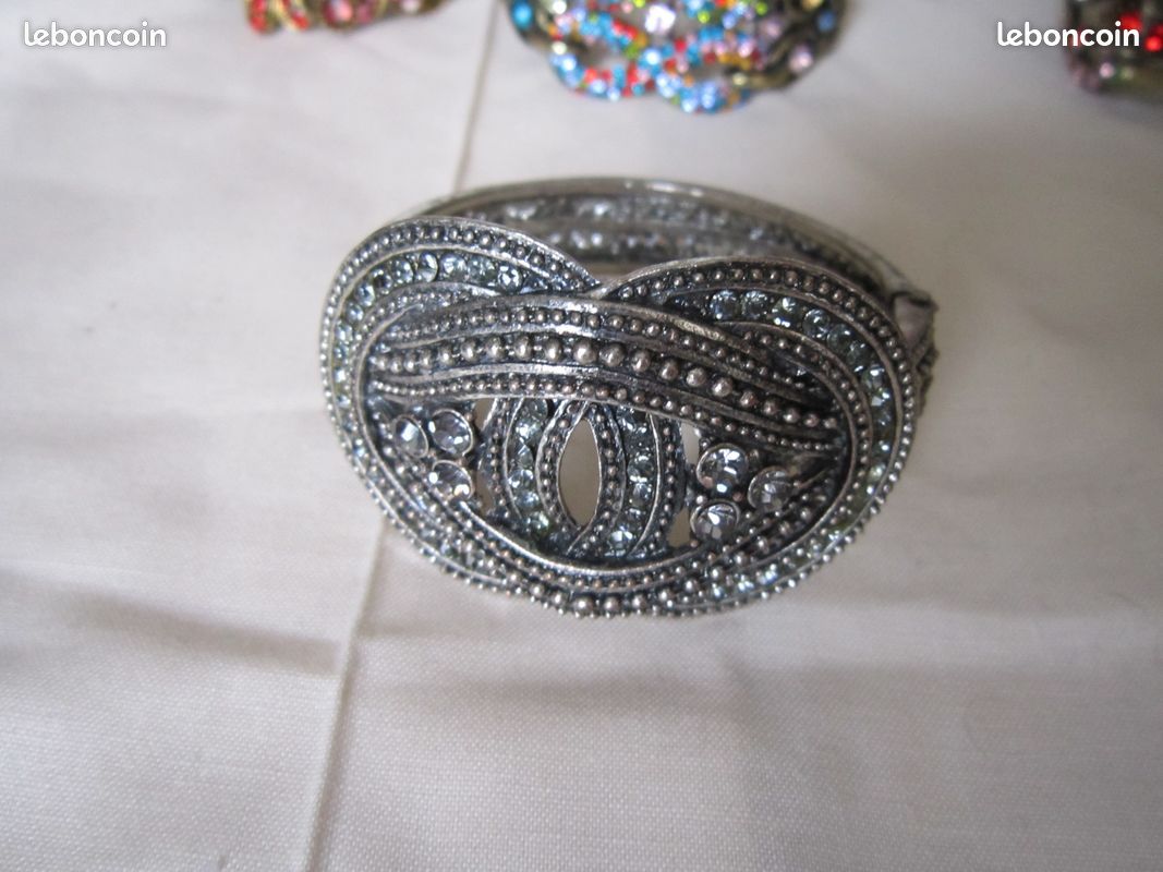 Divers bracelets rigides (image 10)
