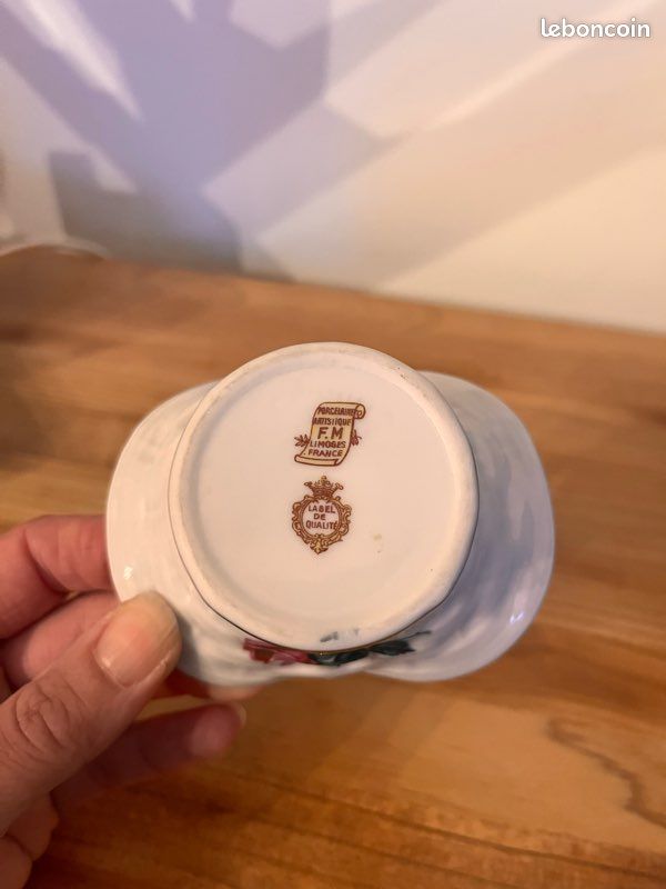 Petit panier en porcelaine blanche et dorures (image 6)
