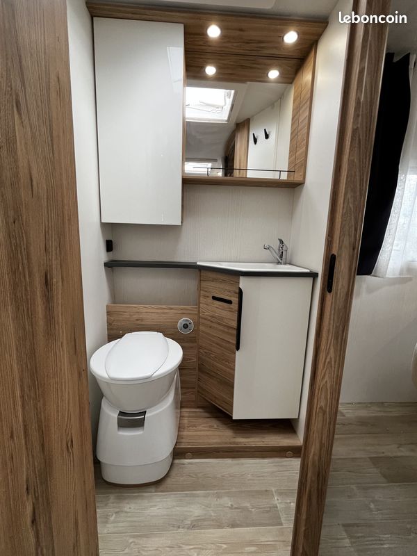 Profilé – BAVARIA T 746 FC Nomade -Jumper 140 CV - lit central avec Lit Pavillon – Antenne SAT. Auto- Salon avec banquette face face – WC et douche séparée – Tout équipé prêt à partir – très propre- (image 7)