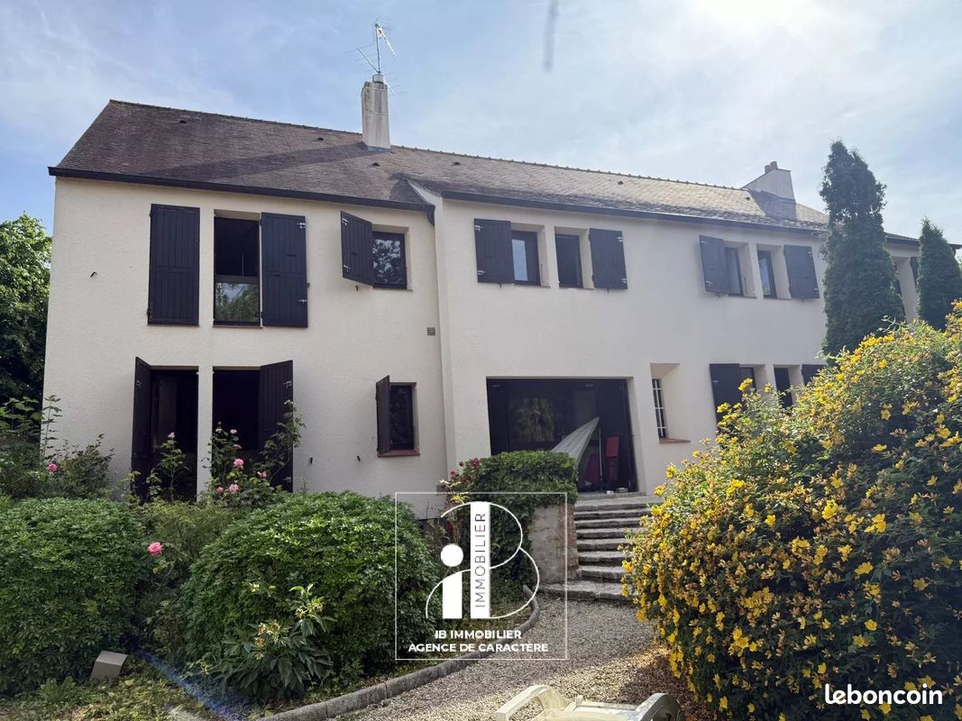 Maison 9 pièces 227 m² · à Fontainebleau · 227 m² · 3 000 €/mois