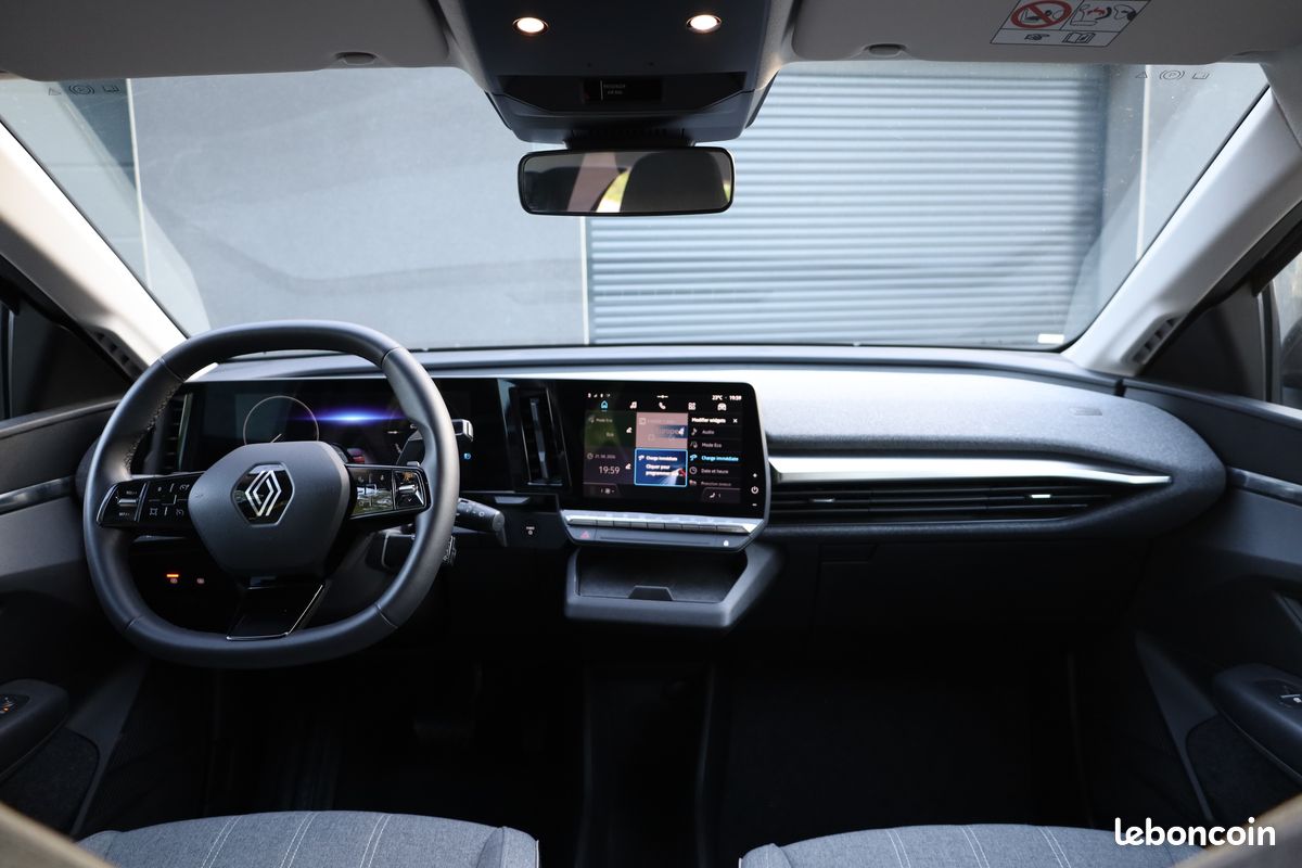 Renault Megane V E-Tech EV60 220 Equilibre super charge +1ère Main +Faible kilométrage (image 6)