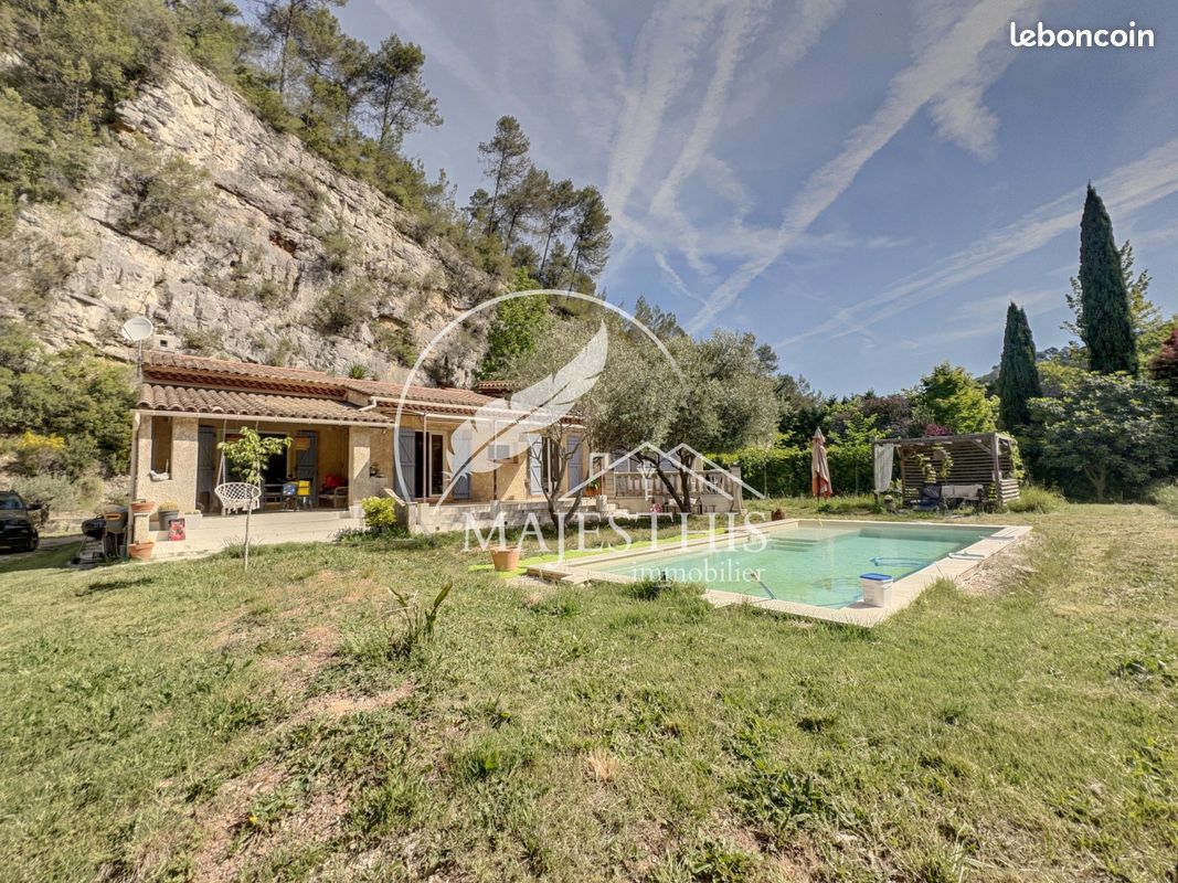 Maison 5 pièces 105 m² · à Solliès-Toucas · 105 m² · 499 000 €
