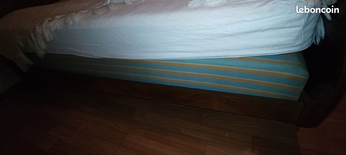 Lit et chevet bois noyer (image 7)