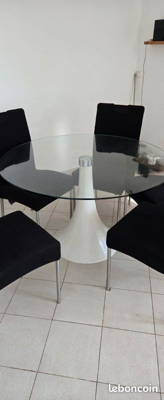 Table de salle a manger plus 5 chaises (image 3)