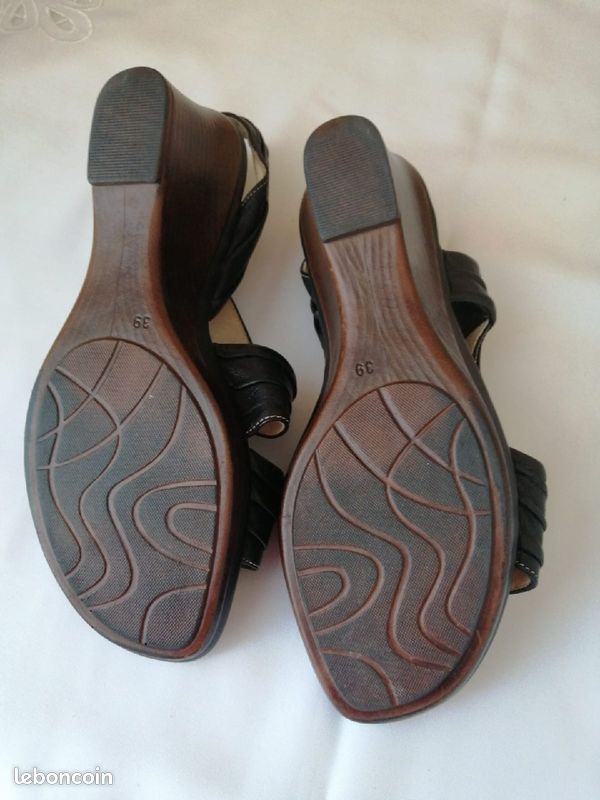 Sandales noires en cuir pointure 39 (image 3)