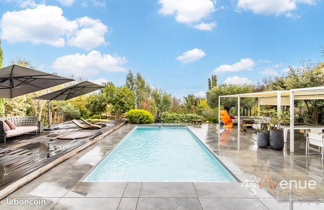 Maison 8 pièces 250 m² · à Sainte-Colombe · 250 m² · 1 199 000 €