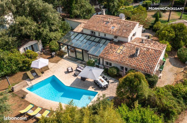 Maison 5 pièces 220 m² · à Roquefort-les-Pins · 220 m² · 4 600 €/mois