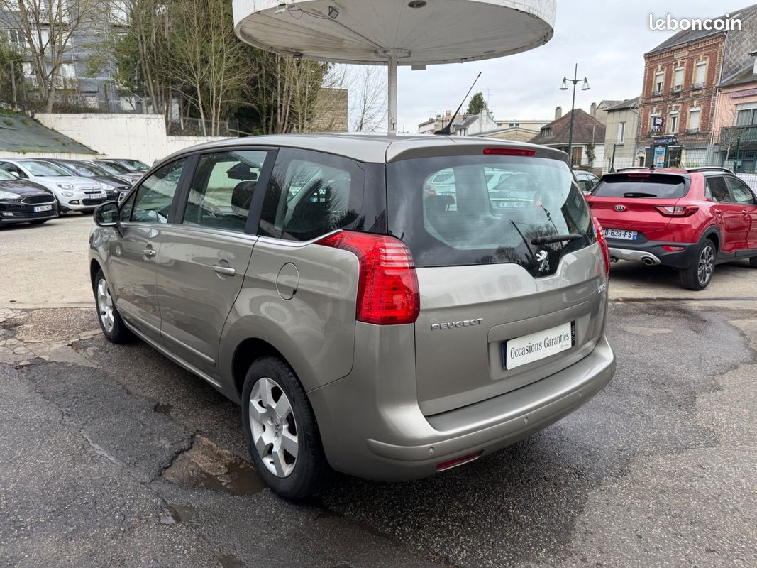 Peugeot 5008 1.6 HDI 110CH Premium Première Main (image 5)