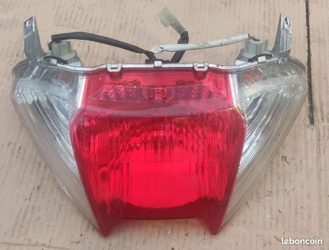 Feu Arrière Transparent Pour Scooter Yamaha Tmax 500 (2008-2011) - Marque ONE, Garantie 2 Ans