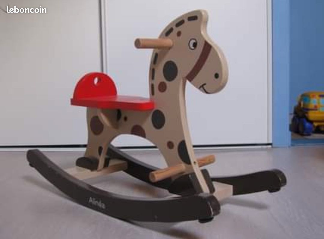 Cheval à bascule (image 1)