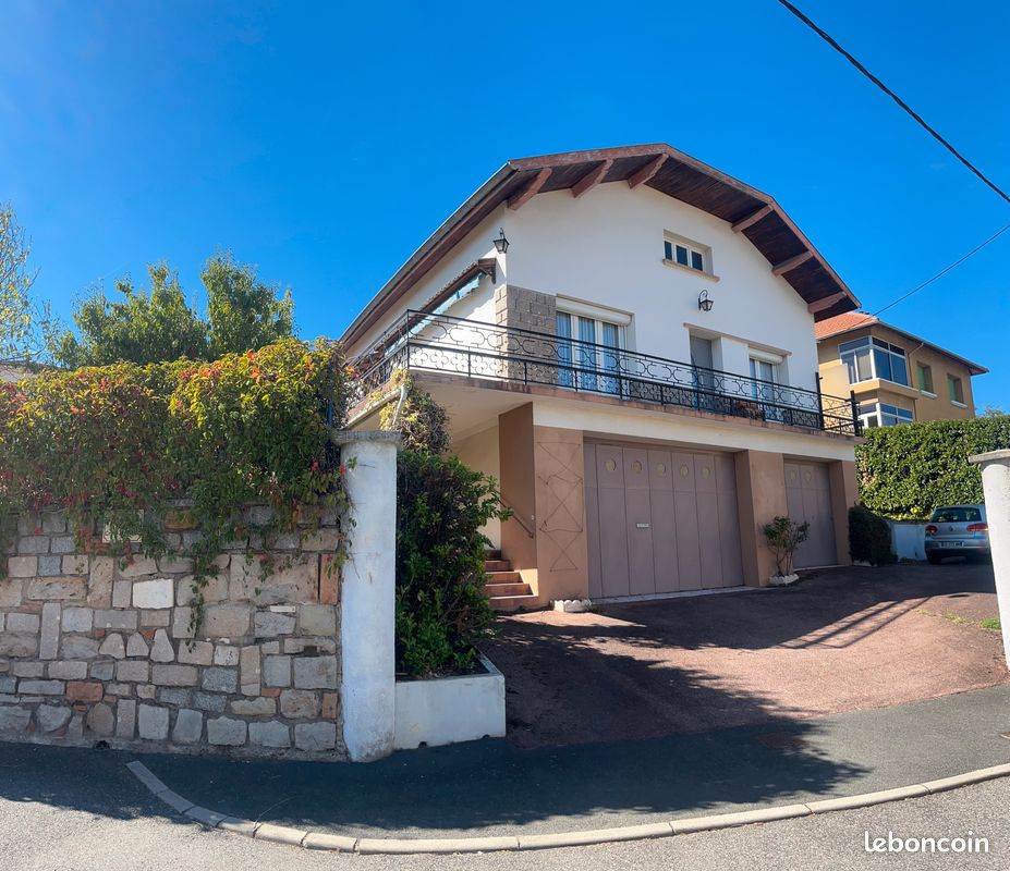 Parking 4 pièces 106 m² · à Saint-Genest-Lerpt · 106 m² · 169 000 €