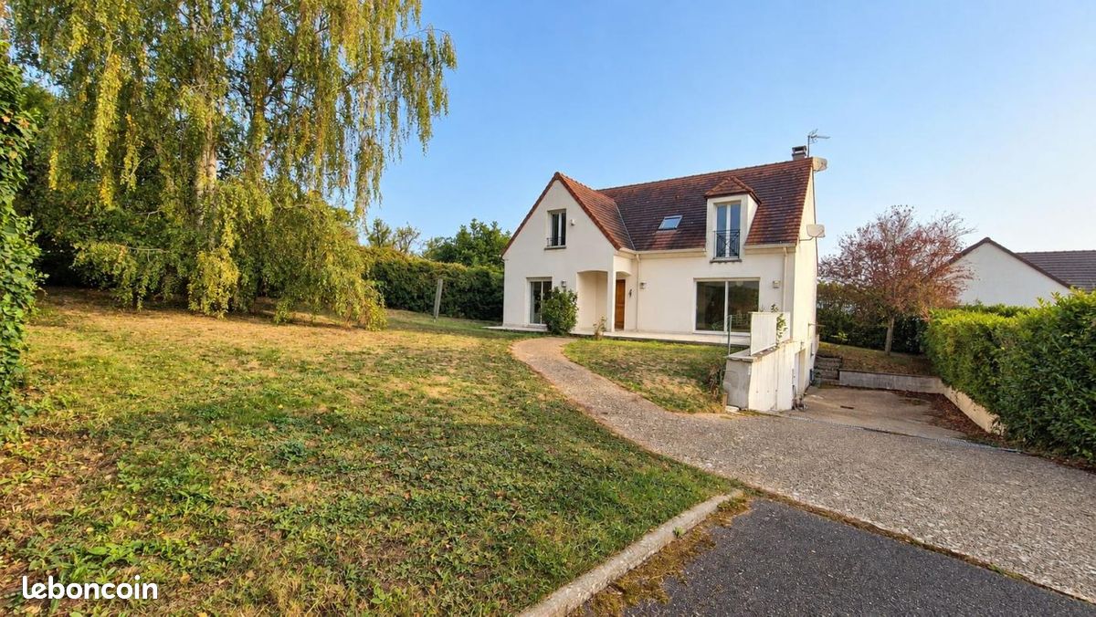 Maison 6 pièces 168 m² · à Aigremont · 168 m² · 2 700 €/mois