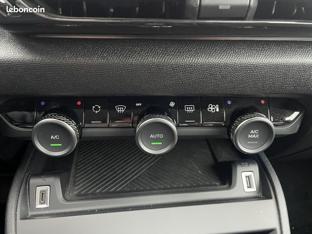 CITROEN C4 BUSINESS HYBRIDE 136ch S&S e-DCS6 (image 14)