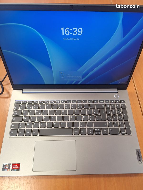PC Portable Lenovo ThinkPad 15.6" - Core I3, SSD 256 Go, RAM 4 Go, Windows 11 Pro (occasion)
