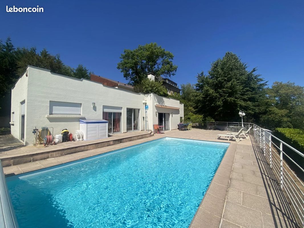 Maison 8 pièces 171 m² · à Le Creusot · 171 m² · 298 000 €