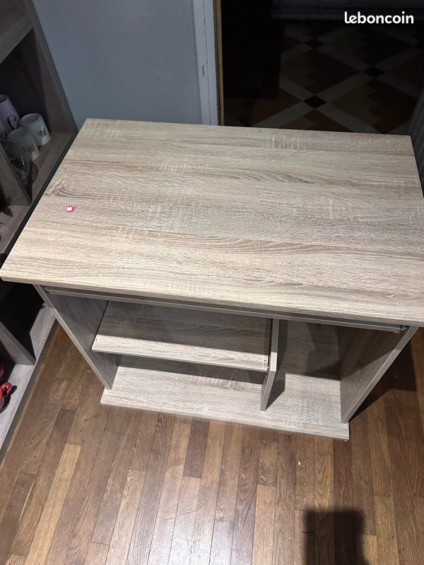 Bureau (image 1)