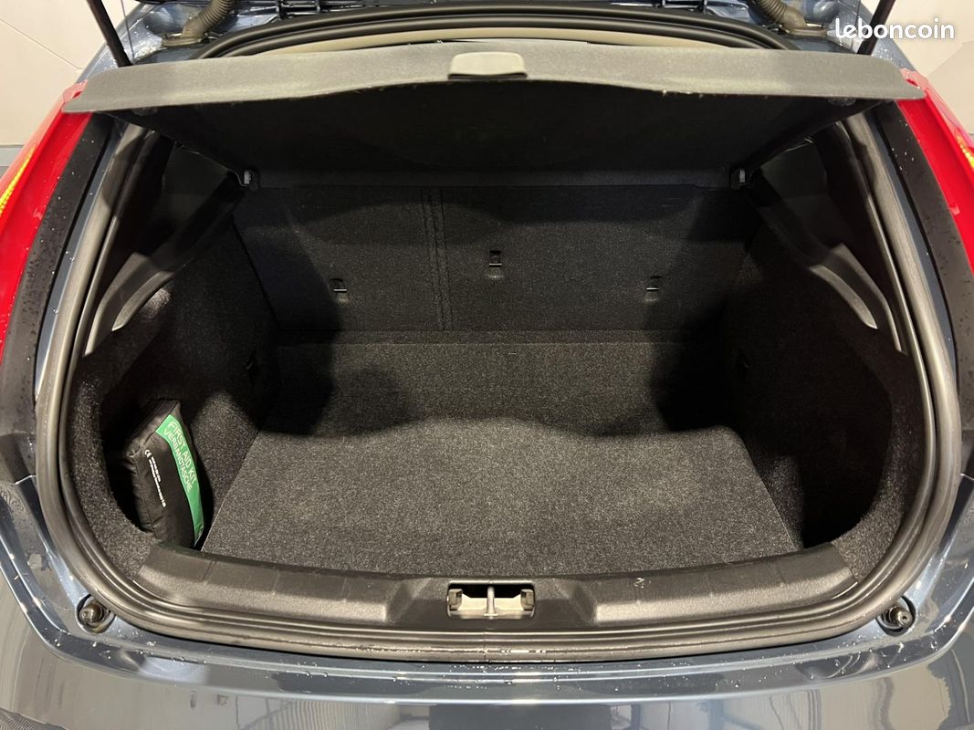VOLVO V40 D2 120 Geartronic 6 Momentum (image 10)