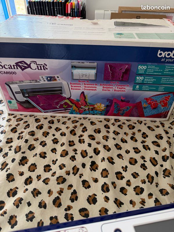 Machine de découpe Brother ScanNCut CM600 + accessoires et tapis (image 20)