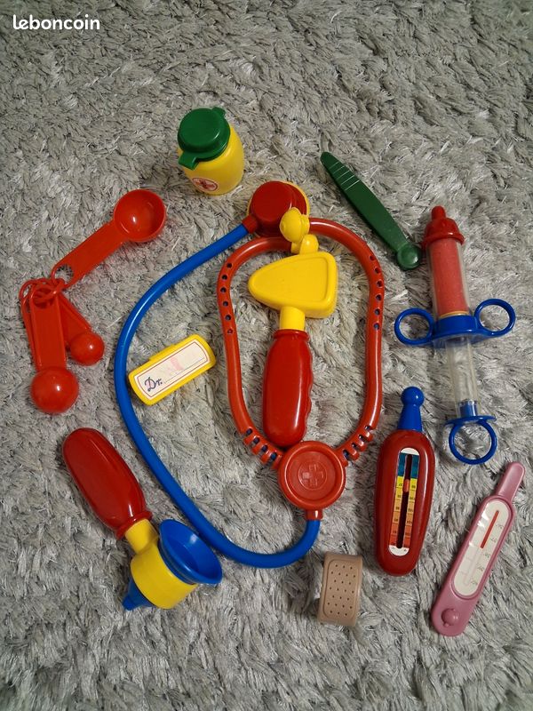 Lot d’accéssoires de docteur pour petite fille ou poupon (image 4)