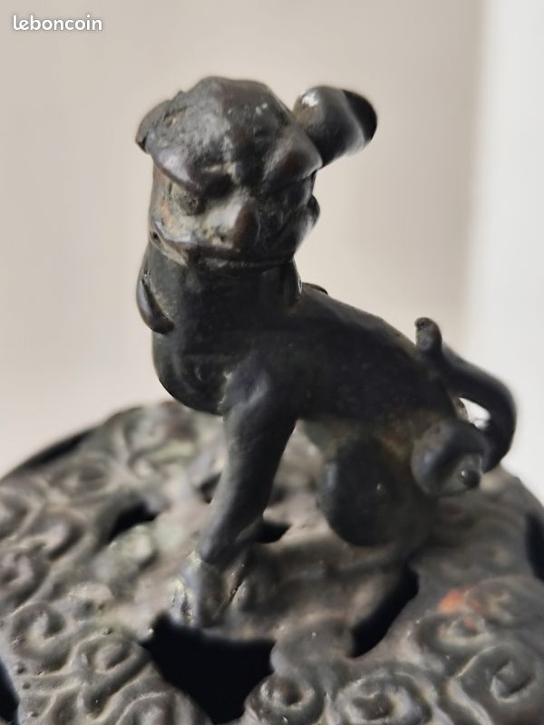 Grand Encensoir Japonais En Bronze Coulé De La Période Meiji Avec Dragon Et Shishi