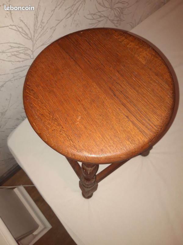 Tabouret en chêne (image 2)