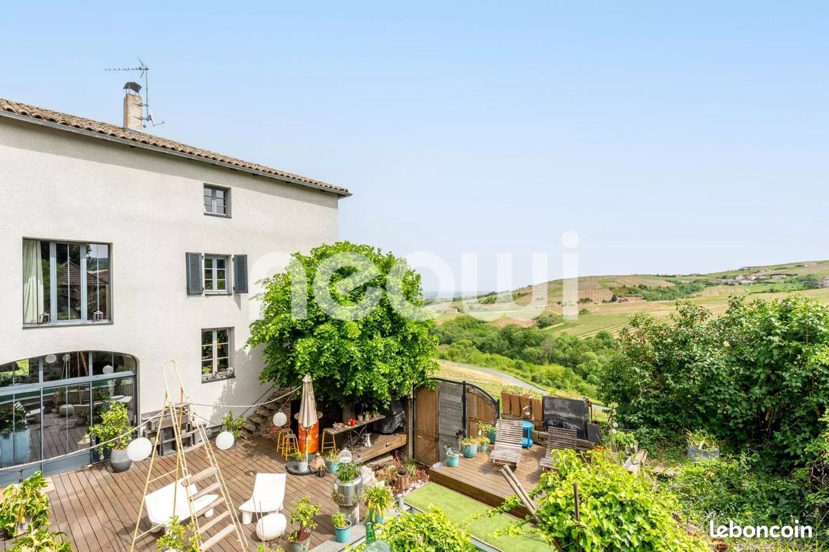 Maison 13 pièces 528 m² · à Vaux-en-Beaujolais · 528 m² · 720 000 €