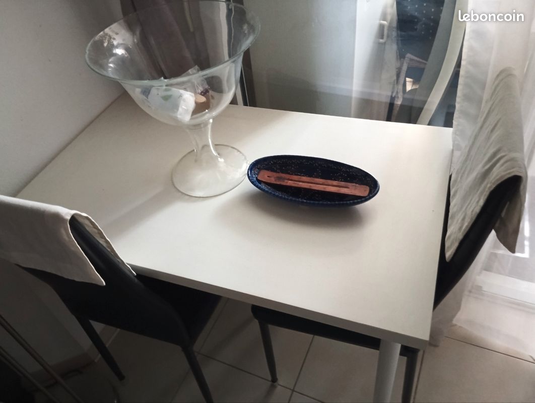 Table plus 2 chaises (image 4)