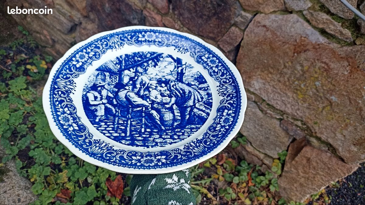 Plat de service rond en céramique Delft par Boch (image 5)