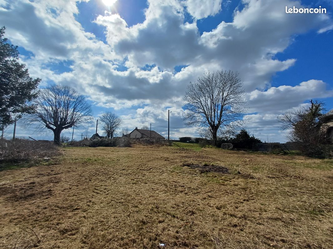 Terrain constructible 1000m² Labrousse Cantal · 25 000 €