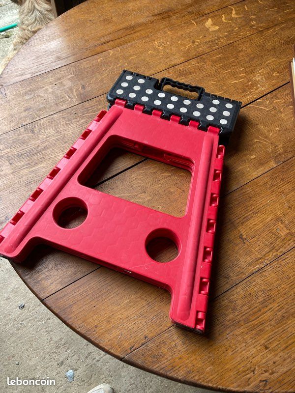 Tabouret plastique (image 2)