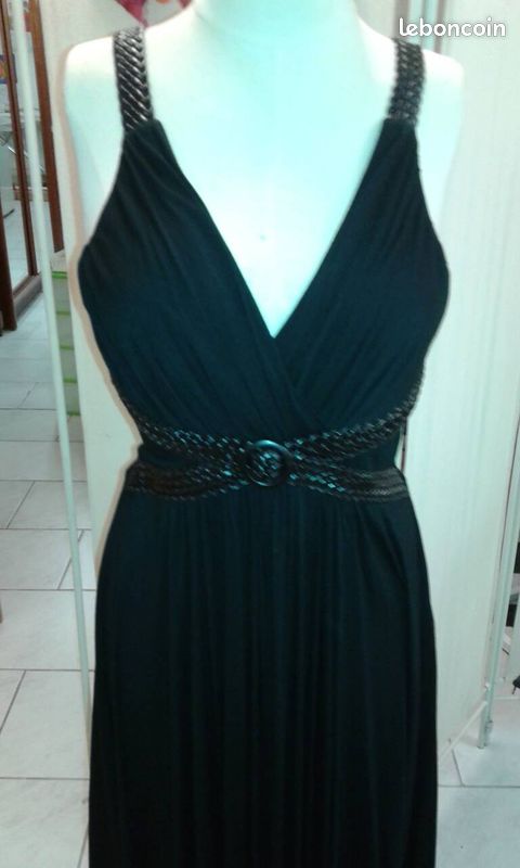 Robe noire décolleté plongeant (image 1)