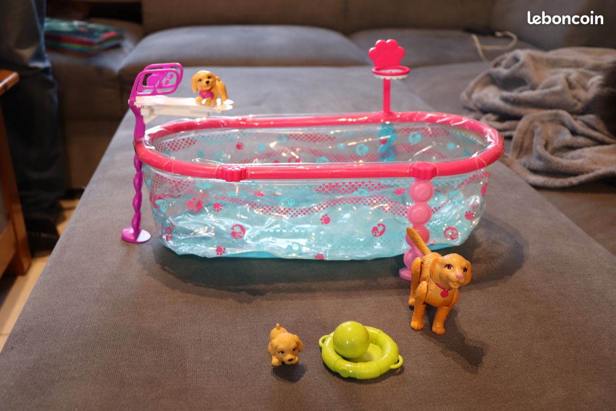 Jouet - Piscine avec les chiens de barbie (image 1)