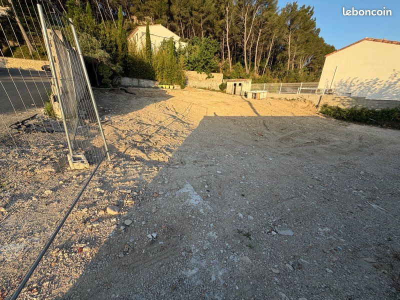 Terrain 662 m2 viabilisé · à Orgon · 189 000 €