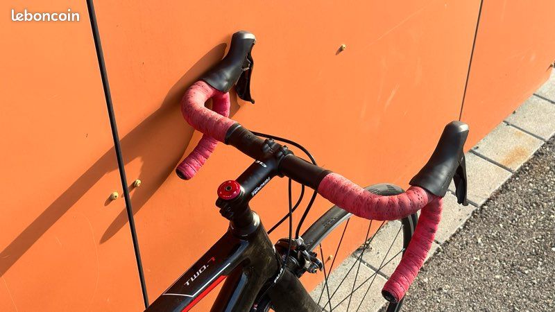 Équipements + Fuji Altamira 2.7 Carbone / Shimano 105 / Mavic / Grand Prix 5000 (image 11)