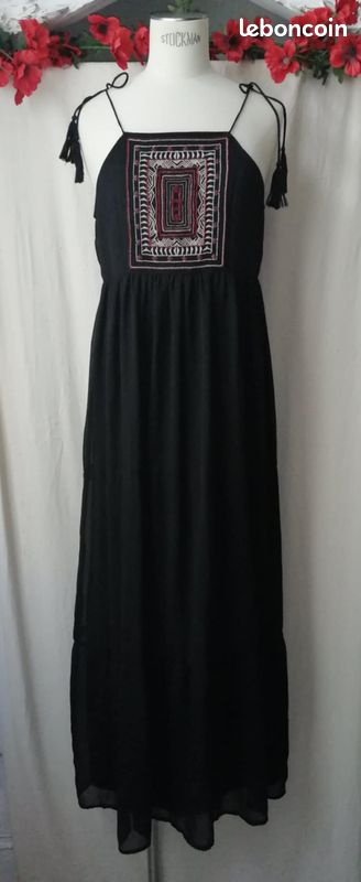 Robe longue fines bretelles à nouer terminé par des pompons détail