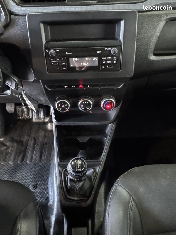 Renault express 1.5 blue dci 95ch confort 22 2022 tva recuperable (image 17)