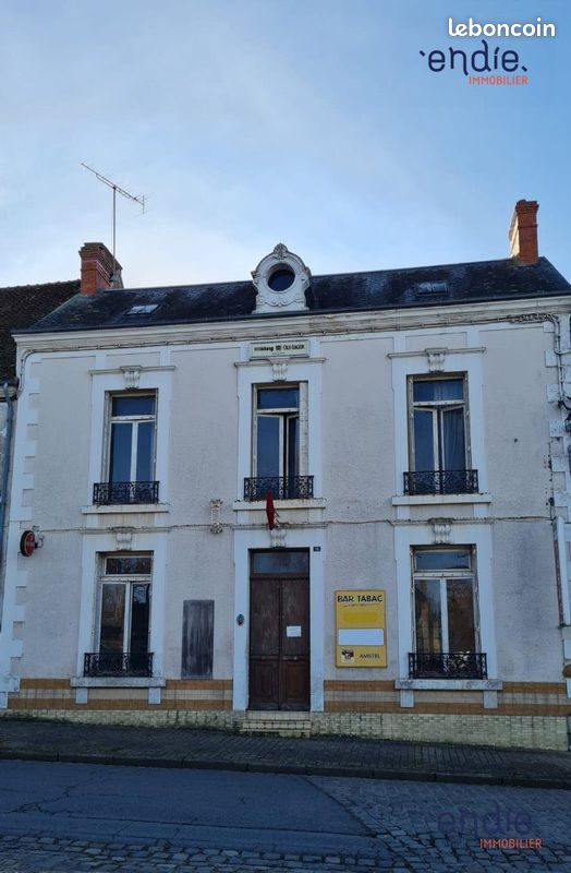 Maison 11 pièces 256 m² · à Châteaumeillant · 256 m² · 49 000 €
