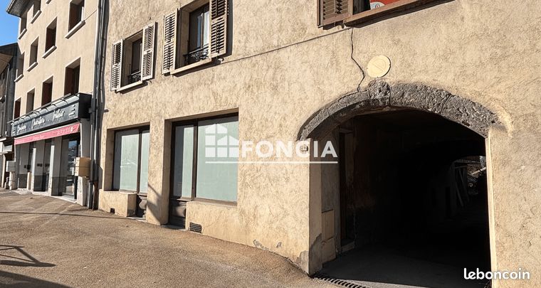LA CHAMBRE CENTRE VILLAGE IMMEUBLE 170 m2 A RENOVER